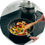 Kárai Bútor - Püspökladány - Egy wok és egy edény